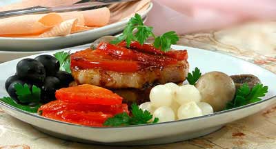 Цыпленок с морковью, розеты свиные по-провансальски, рулеты из говядины
